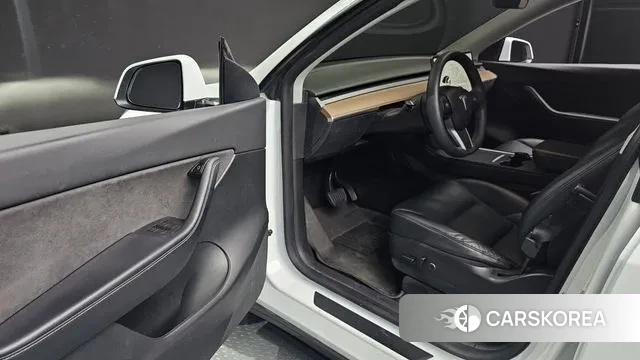 Tesla Model Y 2021 Белый из Кореи, фото 2