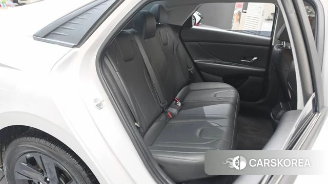 Hyundai Avante Hybrid (CN7) 2022 Серебристо-серый из Кореи, фото 2