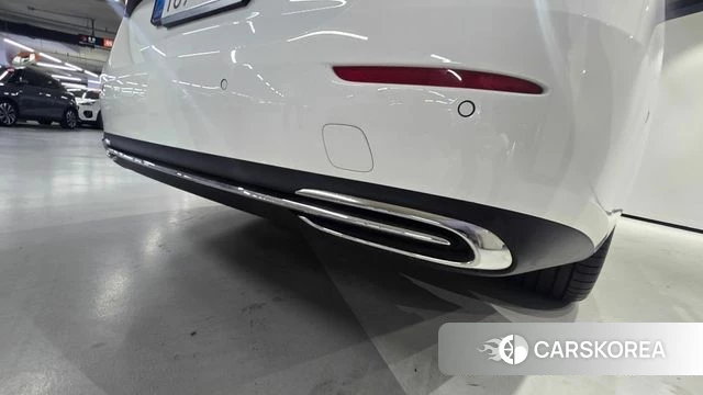 Mercedes-Benz E-Class W214 2025 Белый из Кореи, фото 2