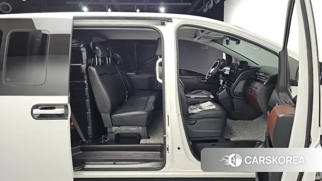 Hyundai Staria 2023 Белый из Кореи, фото 2