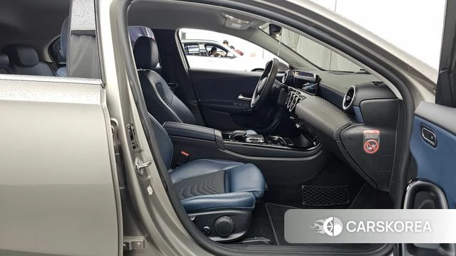 Mercedes-Benz A-Class W177 2019 Песочный из Кореи, фото 2