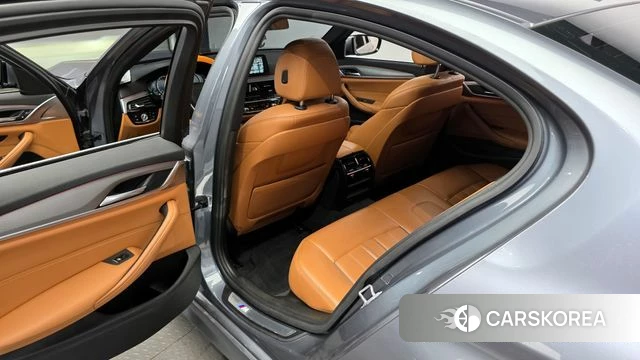 BMW 5 Series (G30) 2018 Небесно-голубой из Кореи, фото 2