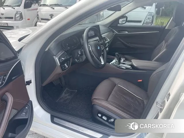 BMW 5 Series (G30) 2020 Белый из Кореи, фото 2