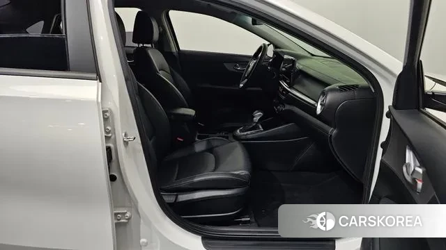 Kia The New K3 2nd generation 2021 Белый из Кореи, фото 2