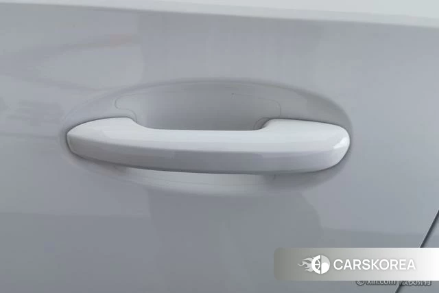 Mercedes-Benz C-class PHEV 2024 Белый из Китая, фото 2