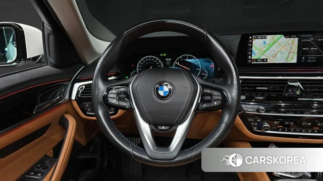 BMW 5 Series (G30) 2019 Белый из Кореи, фото 2