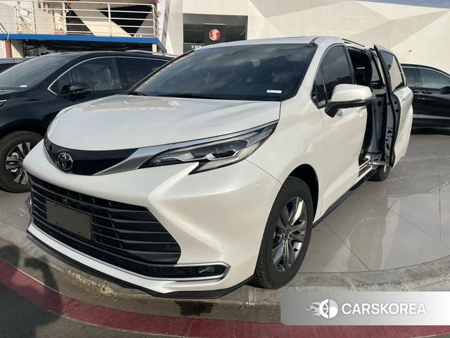 Toyota Saina 2025 Белый из Китая, фото 2