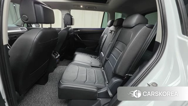 Volkswagen Tiguan Allspace 2023 Белый из Кореи, фото 2