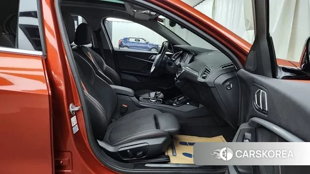 BMW 1 Series (F40) 2020 Оранжевый из Кореи, фото 2