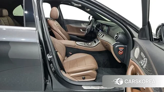 Mercedes-Benz E-Class W213 2022 Серый из Кореи, фото 2