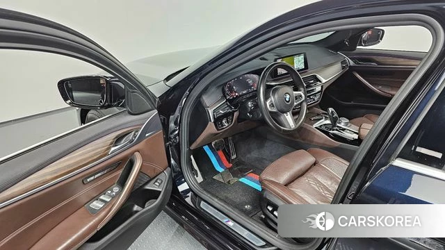 BMW 5 Series (G30) 2019 Черный из Кореи, фото 2