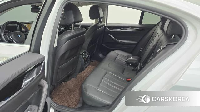 BMW 5 Series (G30) 2020 Белый из Кореи, фото 2