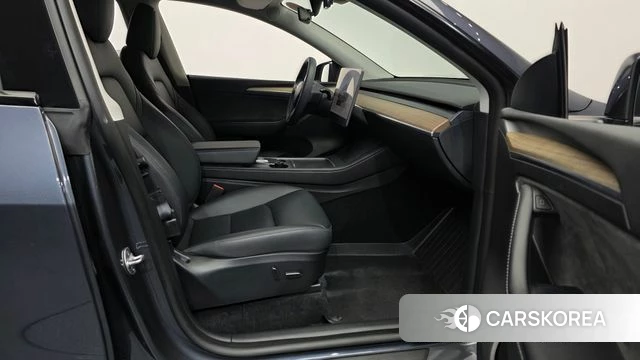 Tesla Model Y 2023 Серый из Кореи, фото 2