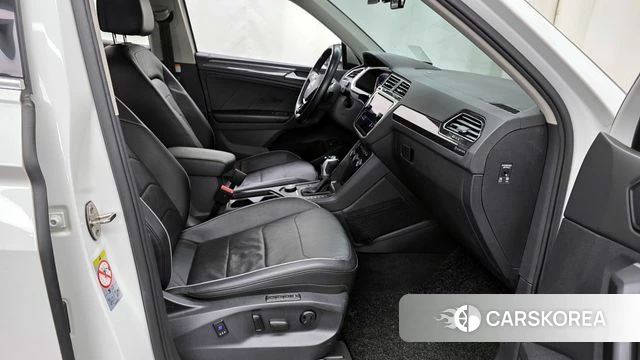 Volkswagen Tiguan second Generation 2020 Белый из Кореи, фото 2