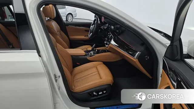 BMW 5 Series (G30) id 2890308 из Кореи 2