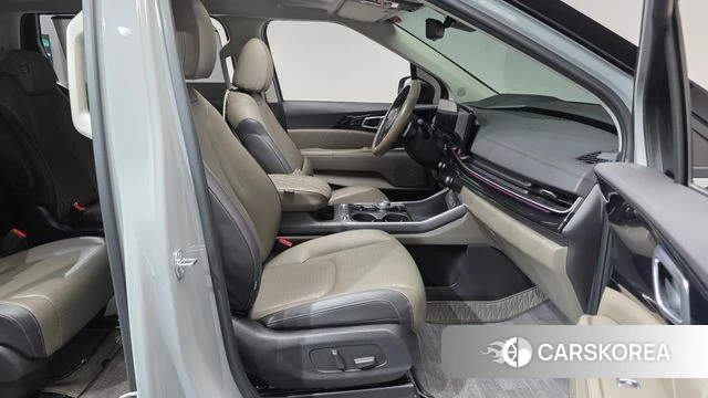 Kia The New Carnival 4th Generation 2024 Серебристо-серый из Кореи, фото 2