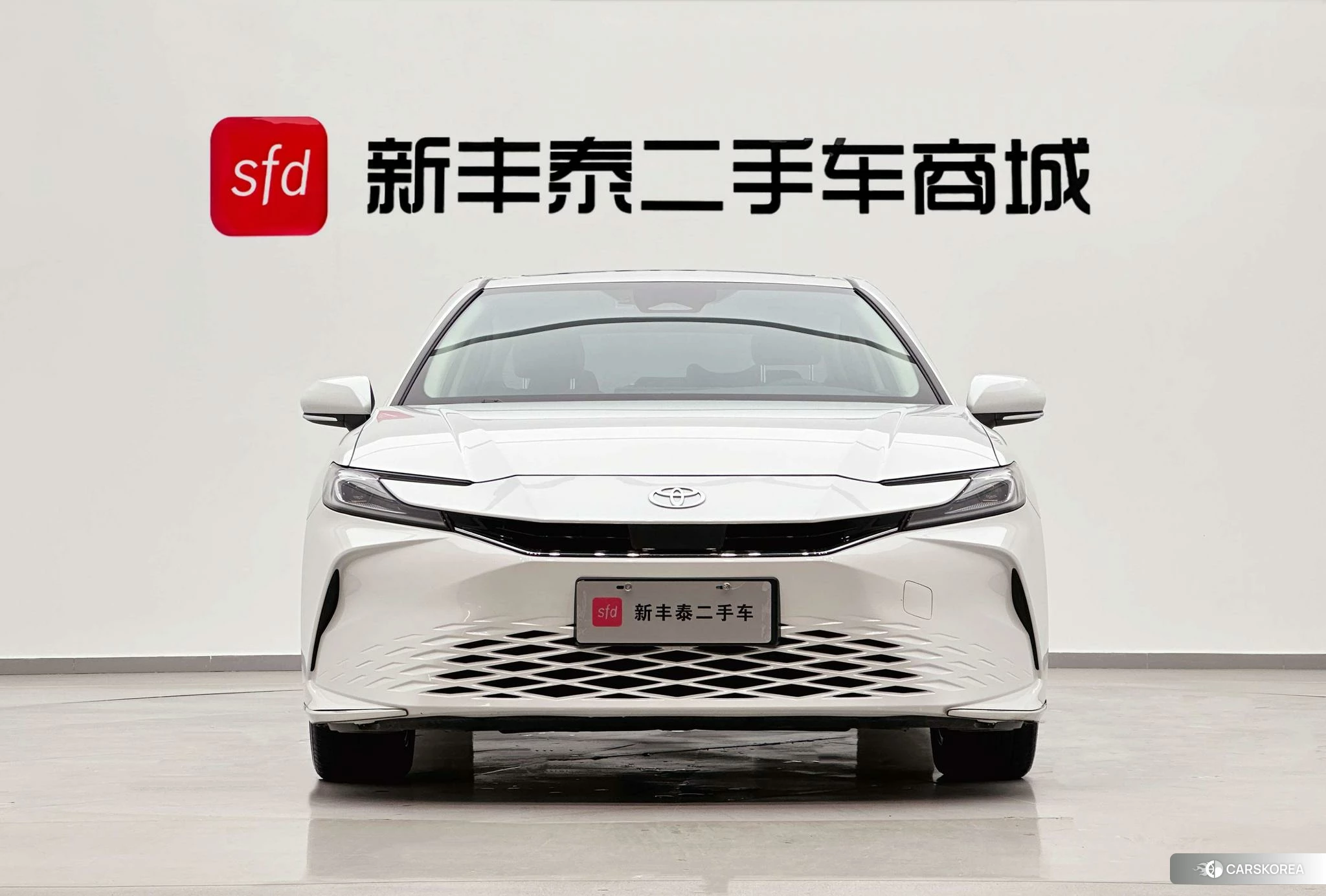 Toyota Camry 2024 Белый из Китая, фото 2