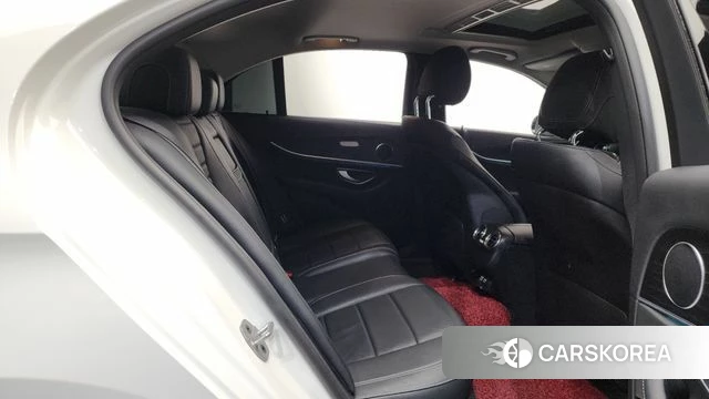 Mercedes-Benz E-Class W213 2018 Белый из Кореи, фото 2