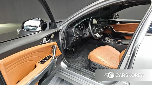 Kia Stinger Meister 2023 Серебряный из Кореи, фото 2