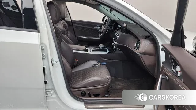 Kia Stinger Meister 2023 Белый из Кореи, фото 2