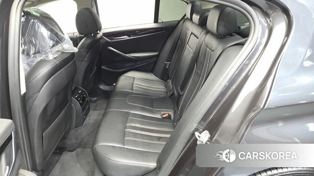 BMW 5 Series (G30) 2018 Серый из Кореи, фото 2