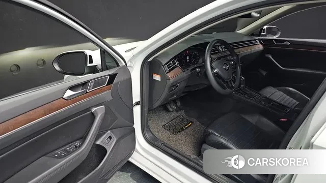 Volkswagen Passat GT (B8) 2018 Белый из Кореи, фото 2