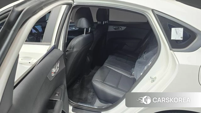 Kia The New K3 2nd generation 2023 Белый из Кореи, фото 2