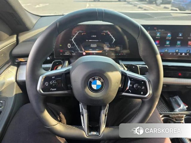 BMW 5 Series (G60) 2024 Белый из Кореи, фото 2