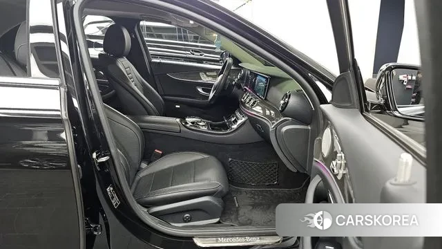 Mercedes-Benz E-Class W213 2020 Черный из Кореи, фото 2