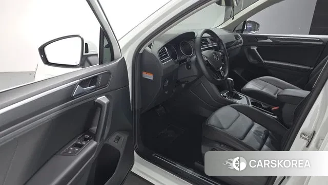 Volkswagen Tiguan second Generation 2019 Белый из Кореи, фото 2