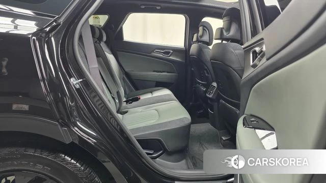 Kia Sportage 5th Generation Hybrid 2024 Черный из Кореи, фото 2