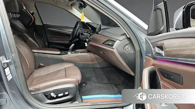 BMW 5 Series (G30) 2018 Серый из Кореи, фото 2