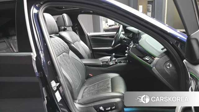 BMW 5 Series (G30) 2019 Черный из Кореи, фото 2