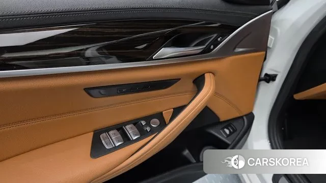 BMW 5 Series (G30) 2023 Белый из Кореи, фото 2