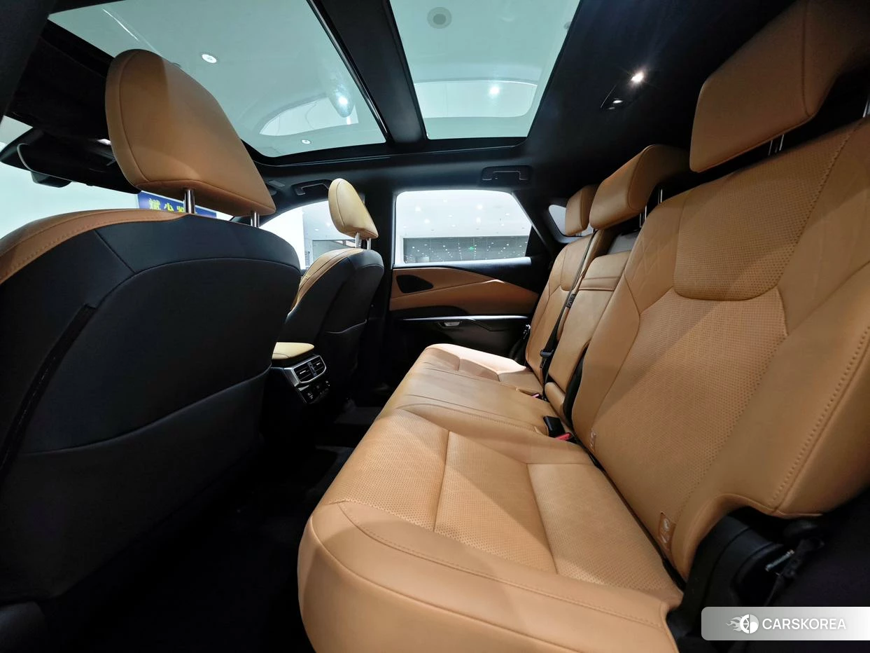 Lexus RX 2023 Белый из Китая, фото 2