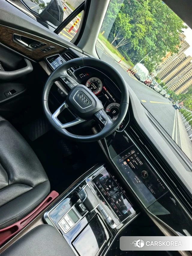 Audi Q7 2021 Черный из Китая, фото 2