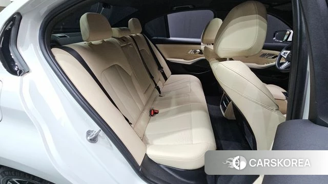BMW 3 Series (G20) 2023 Белый из Кореи, фото 2