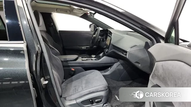 Lexus RZ450e 2023 Черный из Кореи, фото 2