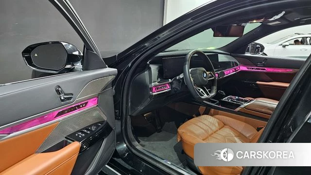 BMW 7 Series (G70) 2025 Черный из Кореи, фото 2