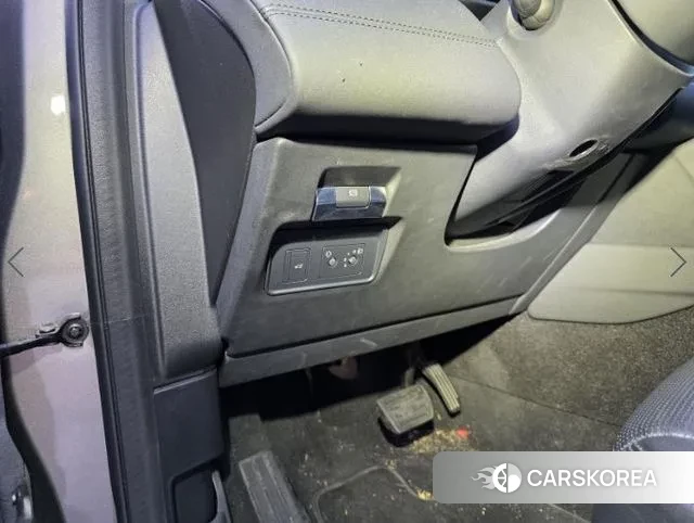 Land Rover Discovery Sports 2nd Generation 2023 Серебристо-серый из Кореи, фото 2