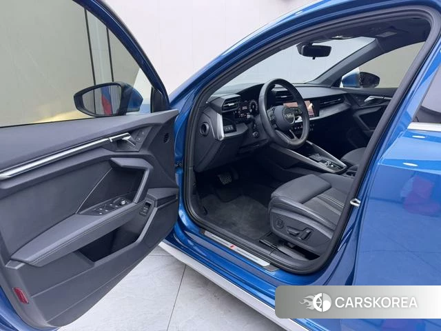 Audi A3 2023 Синий из Китая, фото 2