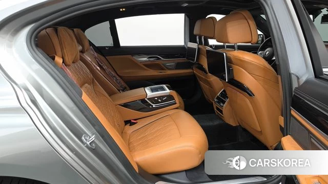 BMW 7 Series (G11) 2021 Серебристо-серый из Кореи, фото 2