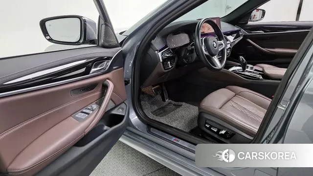 BMW 5 Series (G30) 2022 Серый из Кореи, фото 2