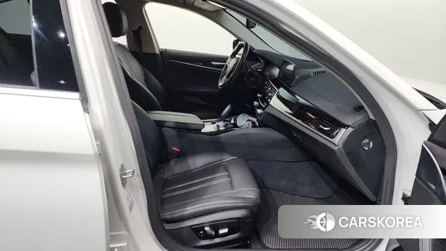 BMW 5 Series (G30) 2019 Белый из Кореи, фото 2