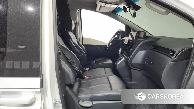 Hyundai Staria 2023 Белый из Кореи, фото 2