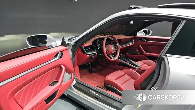 Porsche 911(992) 2023 Серебряный из Кореи, фото 2