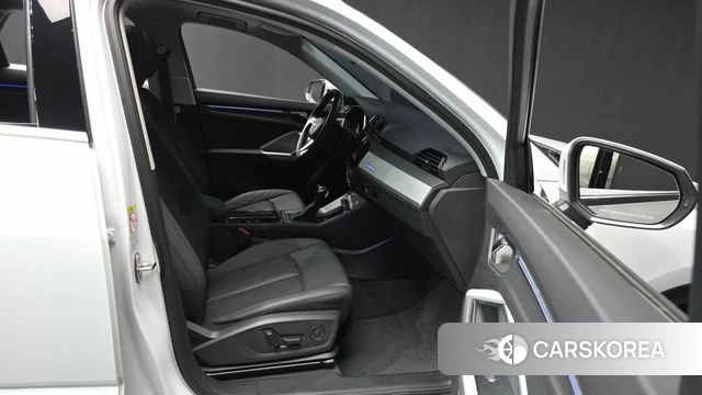 Audi Q3 (F3) 2024 Белый из Кореи, фото 2