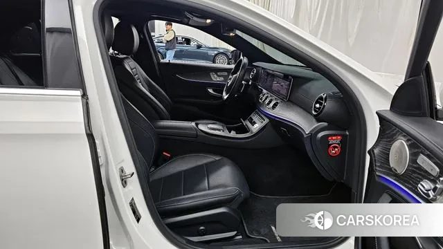 Mercedes-Benz E-Class W213 2022 Белый из Кореи, фото 2