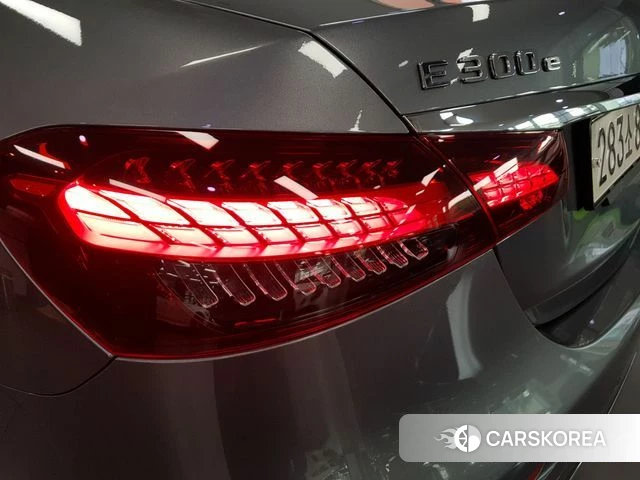 Mercedes-Benz E-Class W213 2023 Серый из Кореи, фото 2
