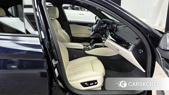 BMW 5 Series (G30) 2021 Черный из Кореи, фото 2